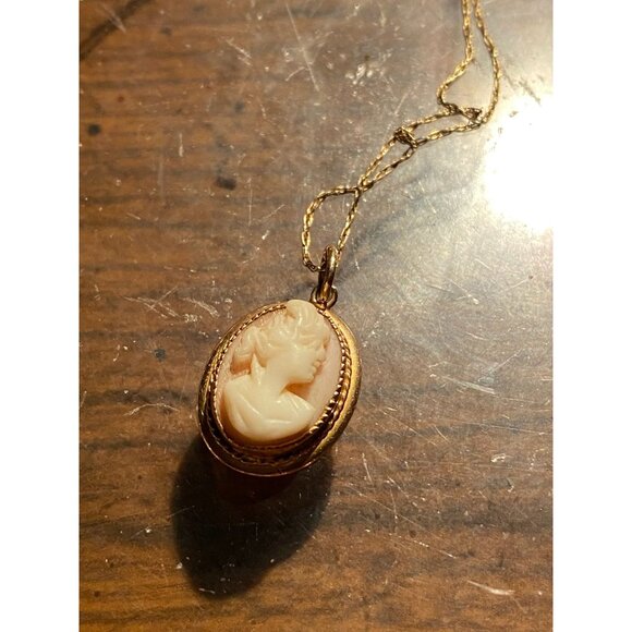 Vintage CAMEO Jewelry BUNDLE (4) | Gold Tone Pendants & Clip Earrings Set | Shel - Picture 2 of 15